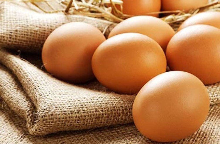 Chiêm bao nhặt được trứng gà đánh con gì may mắn?